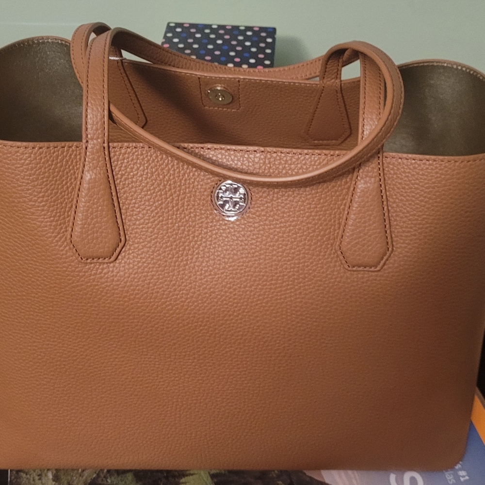 Torry Burch pocketbook